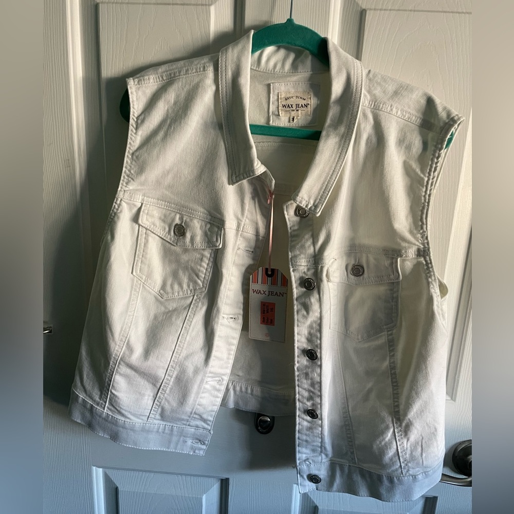 Women’s 3XL white Jean vest. NWT
